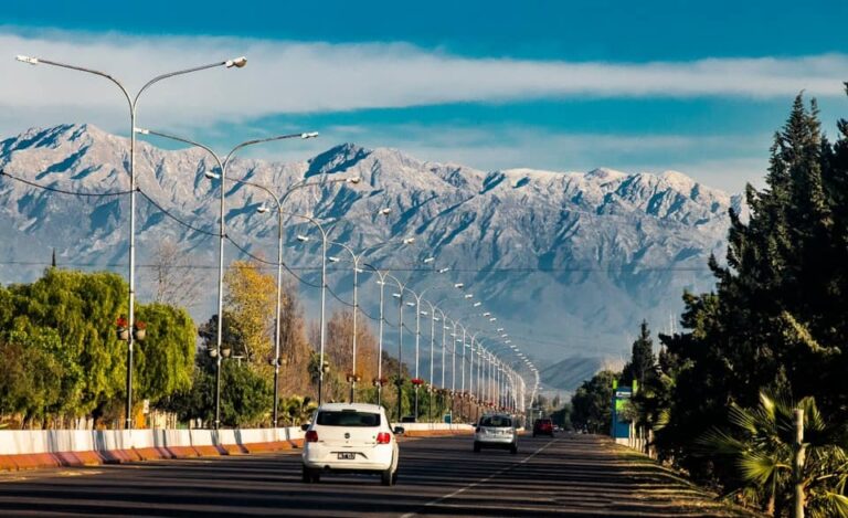 Alerta naranja y amarilla por nevadas en Mendoza: se espera un sábado de intenso frío y precipitaciones