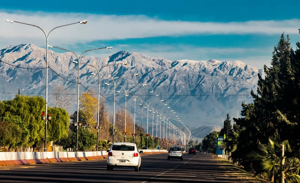 Alerta naranja y amarilla por nevadas en Mendoza: se espera un sábado de intenso frío y precipitaciones
