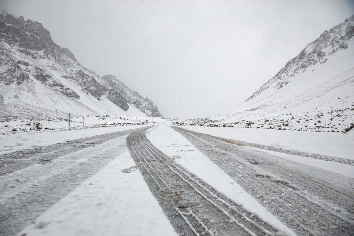 Alerta por nieve y hielo en Mendoza: el estado de las rutas y los tramos cortados