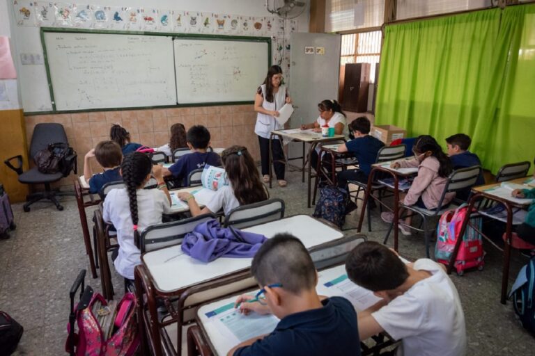 Educación en Mendoza: la DGE oficializó la jornada extendida de 7 horas en 27 escuelas primarias