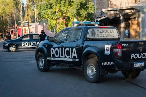 Inseguridad en Mendoza: golpearon a una familia en su casa para robar dos celulares
